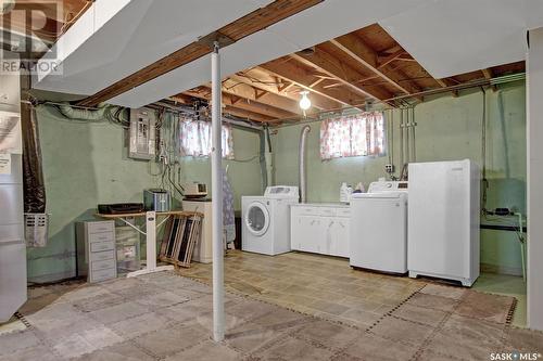 2474 Elliott Street, Regina, SK - Indoor Photo Showing Laundry Room