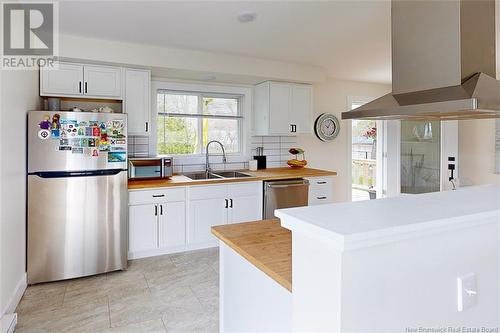 981 Smythe Street, Fredericton, NB - Indoor Photo Showing Kitchen With Double Sink