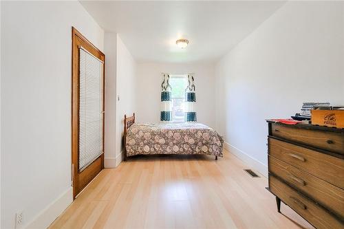 88 Garside Avenue N, Hamilton, ON - Indoor Photo Showing Bedroom