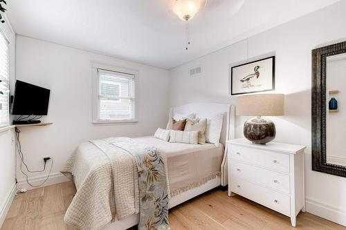 730 Grand View Avenue, Burlington, ON - Indoor Photo Showing Bedroom