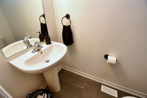 36 Radison Lane, Hamilton, ON - Indoor Photo Showing Bathroom