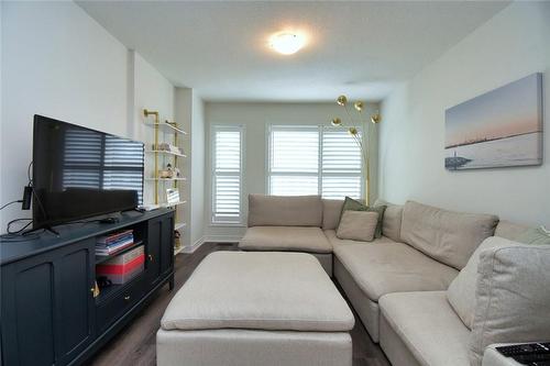 36 Radison Lane, Hamilton, ON - Indoor Photo Showing Living Room