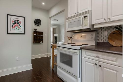 18 Brucedale Avenue W, Hamilton, ON - Indoor Photo Showing Kitchen