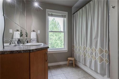 18 Brucedale Avenue W, Hamilton, ON - Indoor Photo Showing Bathroom