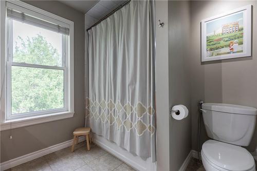 18 Brucedale Avenue W, Hamilton, ON - Indoor Photo Showing Bathroom