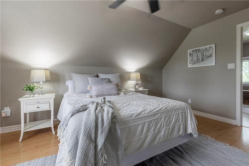 18 Brucedale Avenue W, Hamilton, ON - Indoor Photo Showing Bedroom