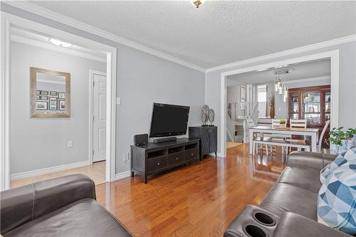 2350 Malcolm Crescent, Burlington, ON - Indoor Photo Showing Living Room