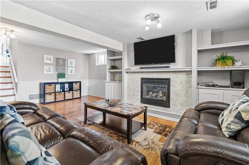 2350 Malcolm Crescent, Burlington, ON - Indoor Photo Showing Living Room With Fireplace