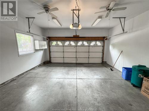 1075 Rendezvous, Tecumseh, ON - Indoor Photo Showing Garage