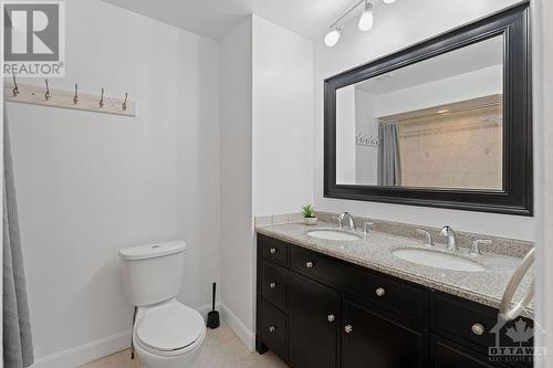 2076 St Laurent Boulevard, Ottawa, ON - Indoor Photo Showing Bathroom
