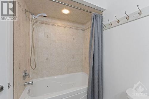 2076 St Laurent Boulevard, Ottawa, ON - Indoor Photo Showing Bathroom