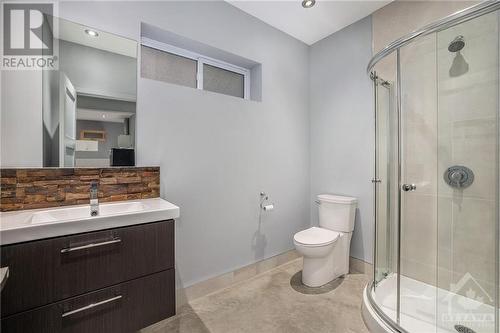 129 Wesley Avenue, Ottawa, ON - Indoor Photo Showing Bathroom