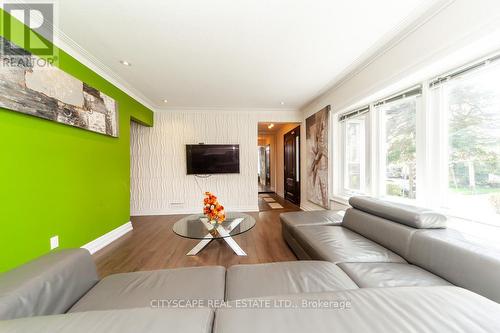 165 Harewood Avenue, Toronto (Cliffcrest), ON - Indoor Photo Showing Living Room