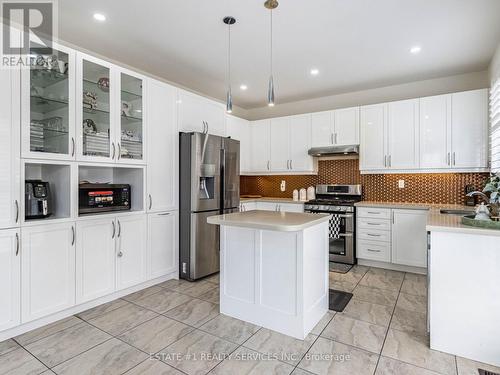37 Young Drive, Brampton, ON - Indoor Photo Showing Kitchen With Upgraded Kitchen