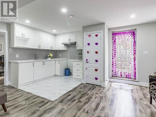 37 Young Drive, Brampton, ON - Indoor Photo Showing Kitchen