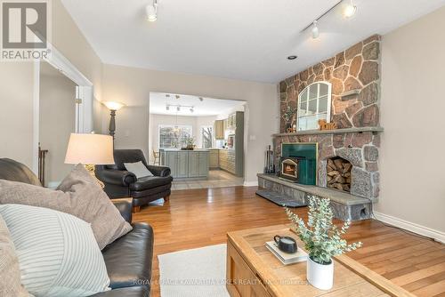 17916 Ninth Line, East Gwillimbury, ON - Indoor Photo Showing Living Room With Fireplace
