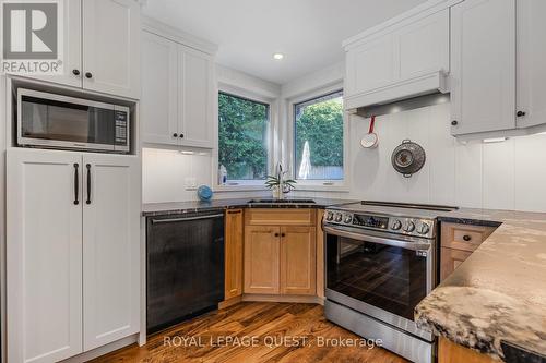 1687 Peninsula Point Road, Severn, ON - Indoor Photo Showing Kitchen