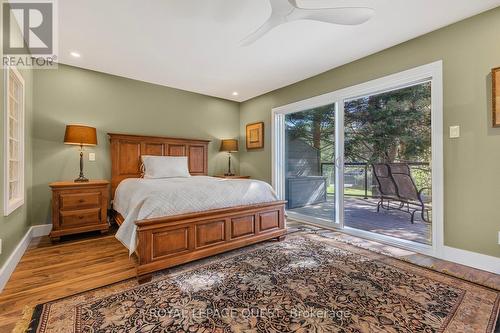 1687 Peninsula Point Road, Severn, ON - Indoor Photo Showing Bedroom