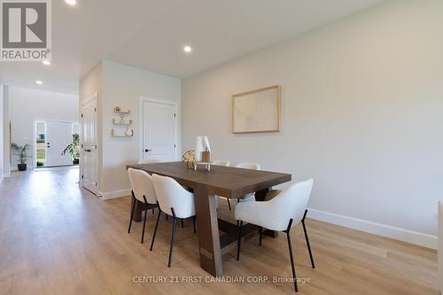6795 Royal Magnolia Avenue, London, ON - Indoor Photo Showing Dining Room