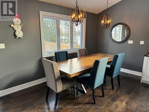 44 Diamond Court, Timmins, ON - Indoor Photo Showing Dining Room