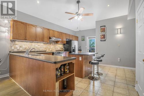 200 Regatta Drive, Welland, ON - Indoor Photo Showing Kitchen With Double Sink
