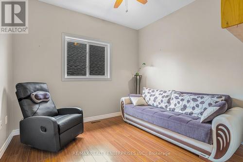 200 Regatta Drive, Welland, ON - Indoor Photo Showing Living Room