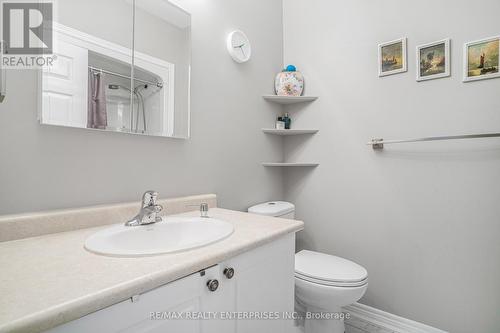 200 Regatta Drive, Welland, ON - Indoor Photo Showing Bathroom