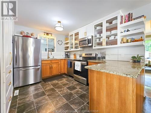 36 Parkwood Drive, Chatham, ON - Indoor Photo Showing Kitchen