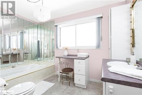 1105 S Clear Lake Road, Bracebridge, ON - Indoor Photo Showing Bathroom