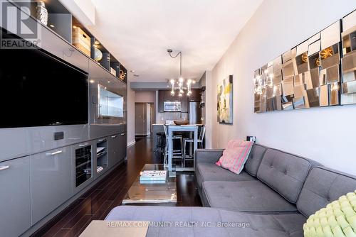 2406 - 295 Adelaide Street W, Toronto, ON - Indoor Photo Showing Living Room