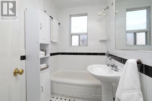 316 Jedburgh Road, Toronto, ON - Indoor Photo Showing Bathroom