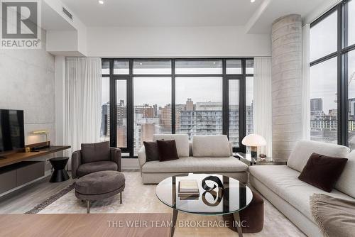 902 - 55 Ontario Street, Toronto, ON - Indoor Photo Showing Living Room