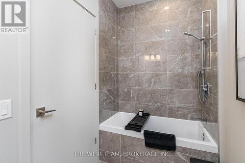 902 - 55 Ontario Street, Toronto, ON - Indoor Photo Showing Bathroom