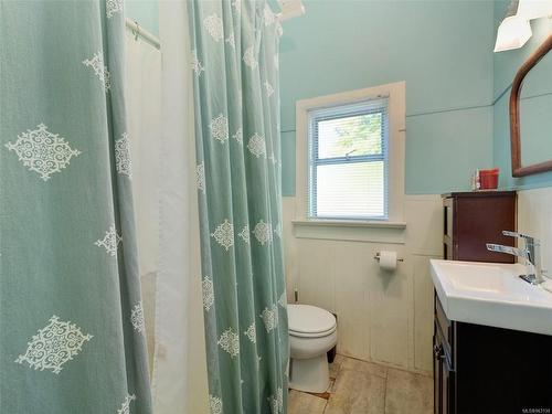596 Donovan Ave, Colwood, BC - Indoor Photo Showing Bathroom