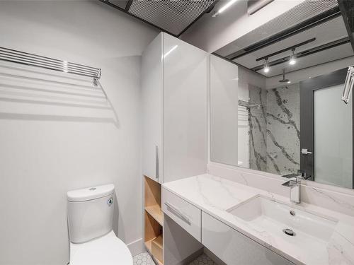 211-1029 View St, Victoria, BC - Indoor Photo Showing Bathroom