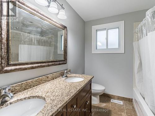 32 Seaton Place Drive, Hamilton, ON - Indoor Photo Showing Bathroom