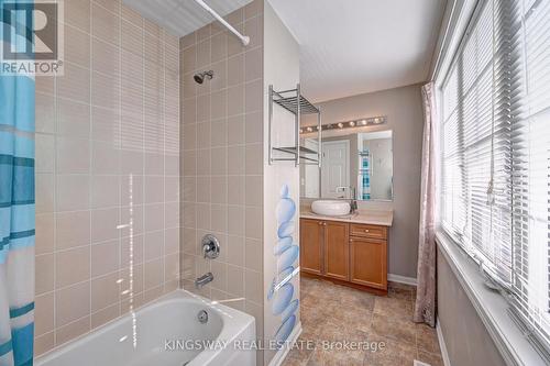 170 Chase Crescent, Cambridge, ON - Indoor Photo Showing Bathroom