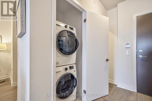 907 - 38 Honeycresp Crescent, Vaughan, ON - Indoor Photo Showing Laundry Room