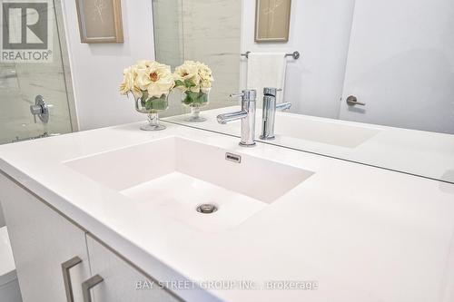 907 - 38 Honeycresp Crescent, Vaughan, ON - Indoor Photo Showing Bathroom