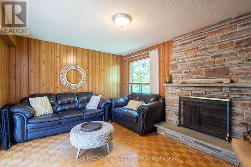 634 Hyacinthe Boulevard, Mississauga, ON - Indoor Photo Showing Living Room With Fireplace