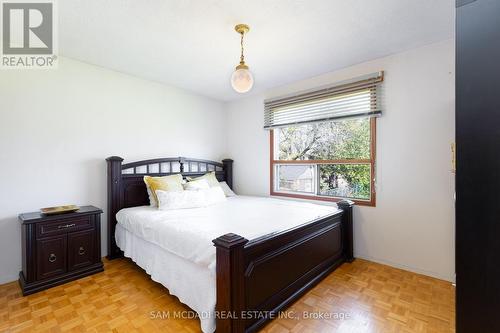 634 Hyacinthe Boulevard, Mississauga, ON - Indoor Photo Showing Bedroom