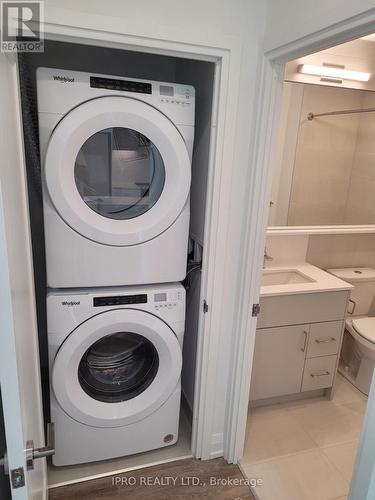 #713 - 291 Queens Avenue, Oakville, ON - Indoor Photo Showing Laundry Room