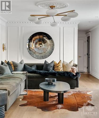 1041 Brandywine Court, Ottawa, ON - Indoor Photo Showing Living Room