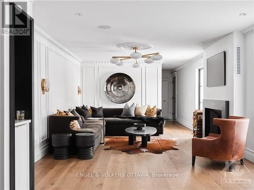 1041 Brandywine Court, Ottawa, ON - Indoor Photo Showing Living Room