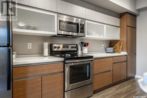 219 225 Maningas Bend, Saskatoon, SK - Indoor Photo Showing Kitchen With Stainless Steel Kitchen