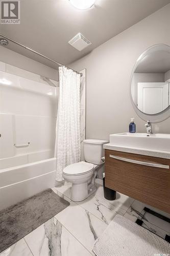 219 225 Maningas Bend, Saskatoon, SK - Indoor Photo Showing Bathroom