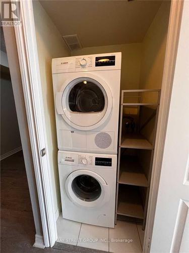 1408 - 70 Town Centre Court, Toronto, ON - Indoor Photo Showing Laundry Room