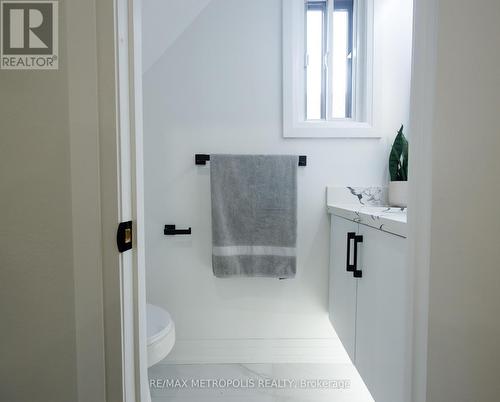 77 Hatherley Road, Toronto, ON - Indoor Photo Showing Bathroom