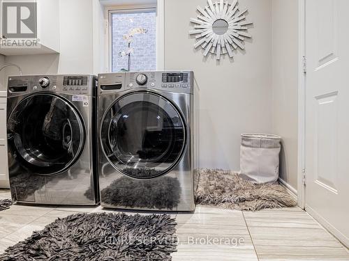 193 Autumn Hill Boulevard, Vaughan, ON - Indoor Photo Showing Laundry Room