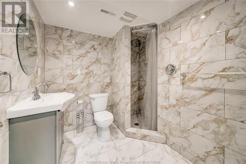 122 Brownlee, Wallaceburg, ON - Indoor Photo Showing Bathroom